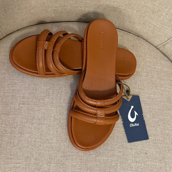 Brand New w/Tags! Olukai Slides-Tiara Fox Wide Sandals. S-10 - Picture 5 of 8